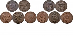 LOTS - Lot Duiten VOC (5) Bestaande uit exemplaren van West-Friesland. Betere stukken, waaronder 1788 en 1792 met deels originele muntkleur. Diverse k...