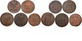 LOTS - Lot Duiten VOC (5) Bestaande uit exemplaren van Gelderland. Met kwalitatief betere stukken en 1792 met deels originele muntkleur. Diverse kwali...