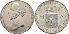 2½ Gulden of rijksdaalder 1843 Hoofd naar links door D. v. d. Kellen Jr. Mt. mercuriusstaf. TYPE II a (1843–1845). Het oor hoger geplaatst. Mmt. lelie...
