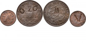 Lot bewerkte munten (2) , BEWERKTE MUNTEN TWEEDE WERELDOORLOG / STIL VERZET Bestaande uit een 2½ Cent; gekroonde leeuw met zwaard en pijlbundel op vel...
