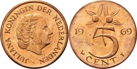 5 Cent 1969 Hoofd naar rechts. Kz. waardeaanduiding tussen jaartal onder bloeiende oranjetak. Mt. mercuriusstaf. TYPE I b (1969–1980). Mmt. haan.Sch. ...
