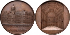 HISTORIEPENNIGEN - HISTORICAL MEDALS - STADHUIS TE AMSTERDAM z.j. (1850), by door J. Wiener Buitenaanzicht van het stadhuis. Kz. interieur van de grot...