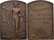 HISTORIEPENNIGEN - HISTORICAL MEDALS - RÉGATES INTERNATIONALES À LA VOILE 1905, by door J. Baetes. Nimf bij voorplecht. Kz. opschrift.AE plaquette 68....