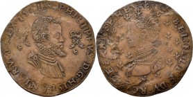 JETONS - REKENPENNINGEN - PHILIPS II EN ISABELLA. 1561 Geharnast borstbeeld van Philips II naar rechts, aan weerszijden een vonkende vuurstaal. Kz. bo...