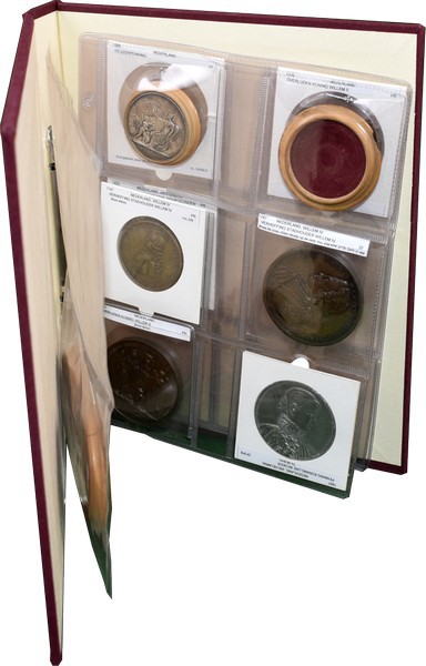 LOTS - Lot penningen Nederland Kleine collectie historiepenningen in rood album,...