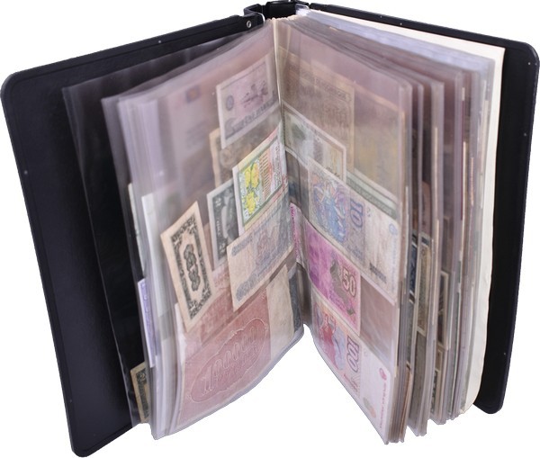 LOTS - Lot World Banknotes Mainly hundreds of German Notgeld, also two pieces of...