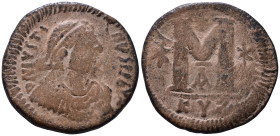 Justin I, 518-527. Follis Cyzicus mint. Struck 518-522. Diademed, draped, and cuirassed bust right; cross of dots on shoulder / Large M between two st...
