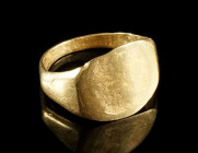 A PLAIN ROMAN GOLD RING
Circa 2nd-3rd century AD.
The separately attached bezel is not preserved. Top of the ring slightly roughened up in antiquity...