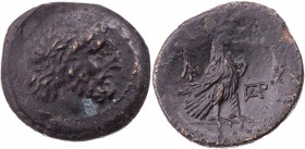 MAKEDONIEN, KÖNIGREICH
Ptolemaios Keraunos, 281-279 v. Chr. AE-Dichalkon signiert von Pardalos und Atidios (?) Vs.: Kopf des Zeus mit Lorbeerkranz n....