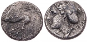 KORINTHIA KORINTH
 AR-Drachme 350-300 v. Chr. Vs.: Pegasos fliegt n. l., Rs.: Kopf der Aphrodite mit Haar im Sakkos n. l. BMC -, vgl. Corinthia 143, ...