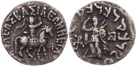BAKTRIEN INDO-SKYTHEN
Azes II., ca. 35 v. Chr. - 5 n. Chr. AR-Drachme Vs.: König reitet grüßend n. r., Rs.: Athena steht mit Schild und Lanze v. v., ...