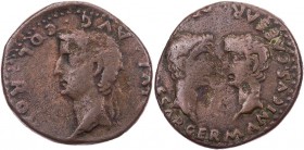 SPANIEN ROMULA
Tiberius mit Germanicus und Drusus Caesares, 14-19 n. Chr. AE-Dupondius 14-19 n. Chr. Vs.: [PERM D]IVI AVG COL ROM, Kopf des Tiberius ...