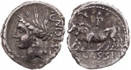 RÖMISCHE REPUBLIK
L. Cassius Caecianus, 102 v. Chr. AR-Denar Rom Vs.: Kopf der Ceres mit Ährenkranz n. l., dahinter CAEICIAN, darüber Kontrollzeichen...