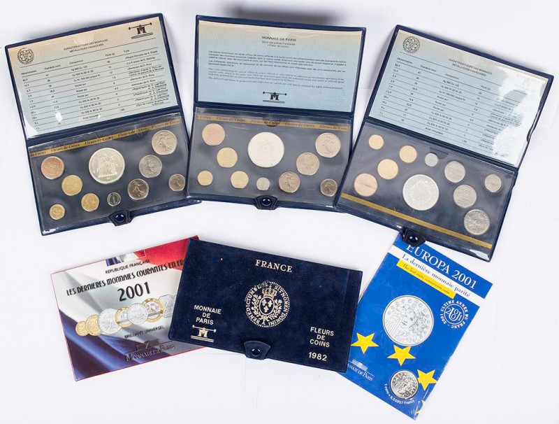 FRANKREICH
 Lot Kursmünzensätze von 1979 (3), 1982, 2001, dazu 5 Euro Silber 20...