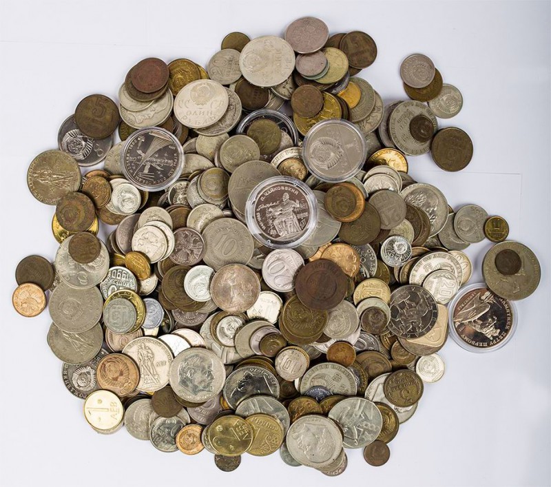 RUSSLAND ALLGEMEIN
 Lot Über 2 kg russische Münzen, vorwiegend aus dem 20. Jahr...
