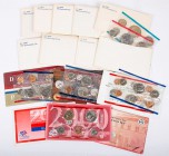 USA
 Lot Kursmünzensätze "Uncirculated Coins" aus den Jahren 1973-1981, 1984-1985, 1989, 2000-2003. 16 Stück Umverpackungen teilw. mit Lagerspuren, S...