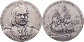 PERSONEN MILITÄRS
Ruyter, Michiel de, 1607-1676. Versilberte Bronzemedaille 1907 (v. Jac. J. v. Goor) Auf den 300. Geburtstag des niederländischen Ad...