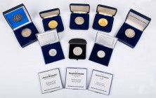 MEDAILLENLOTS
 Lot Silbermedaillen Taler-Neuprägungen der BfG-Bank in 500er Silber: Aachen, Konstanz, Mainz, München, Emden; dazu: 3 Vatikan-Medaille...