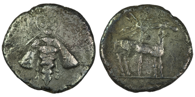 Ionia, Ephesos AR Drachm ca 202-150 BC. Metras, magistrate.
Obv: Ε-Φ, Bee
Rev:...