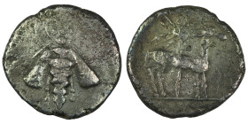 Ionia, Ephesos AR Drachm ca 202-150 BC. Metras, magistrate.
Obv: Ε-Φ, Bee
Rev: Stag standing right; palm tree in background; MHTPAΣ to right.
Ref: ...