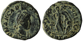 ARCADIUS, 383-408 AD. AE Reduced Follis of Thessalonica. Diademed bust / Victory dragging captive. RIC.65c(v)
Weight 1,33 gr - Diameter 12,12 mm
