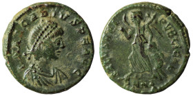 ARCADIUS, 383-408 AD. AE Reduced Follis of Kyzikos 388-392 AD. Diademed draped bust / Victory dragging captive, standard shouldered. RIC.26
Weight 1,...