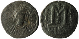 JUSTIN I and JUSTINIAN I (527). Follis. Nicomedia.
Obv: D N IVSTINVS IVSTININVS.
Diademed, draped and cuirassed bust of Justin right.
Rev: Large M;...