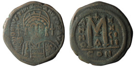 JUSTINIAN I (527-565). Follis. Constantinople.
Obv: D N IVSTINIANVS P P AVG.
Helmeted and cuirassed bust facing, holding globus cruciger and shield;...