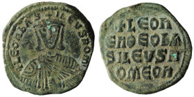 Leo VI the Wise (886-912) AE Follis Constantinople
Obv: +LEOn bAS ILEUS ROM', facing bust, wearing crown and chlamys, holding akakia
Rev: +LEOn En Q...
