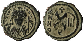 Maurice Tiberius AD 582-602. Dated RY 5=AD 587/8. Theoupolis (Antioch) Half follis Æ Crowned bust facing, wearing consular robe and holding mappa and ...
