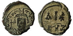 MAURICE TIBERIUS (582-602). Decanummium. Cyzicus. Obv: Crowned and cuirassed bust facing, holding globus cruciger and shield decorated with horseman m...