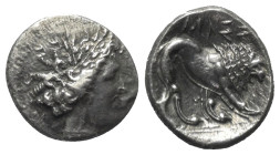 Gallien. Inubres.

 Drachme (Silber). 2. Jhdt. v. Chr.
Vs: Kopf der Artemis mit Lorbeerkranz rechts.
Rs: Verwilderte Legende. Stilisierter Löwe na...