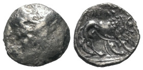Gallien. Inubres.

 Drachme (Silber). 2. Jhdt. v. Chr.
Vs: Kopf der Artemis mit Lorbeerkranz rechts.
Rs: Verwilderte Legende. Stilisierter Löwe na...