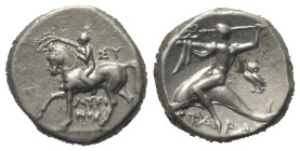 Kalabrien. Tarent.

 Didrachme oder Nomos (Silber). Ca. 272 - 240 v. Chr.
Vs: Nackter Jüngling zu Pferde mit erhobenem Arm nach links reitend; über...
