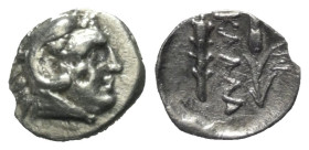 Moesia Inferior. Kallatis.

 Diobol (Silber). 3. - 2. Jhdt. v. Chr.
Vs: Kopf des jugendlichen Herakles mit Löwenfell rechts.
Rs: Keule und Getreid...