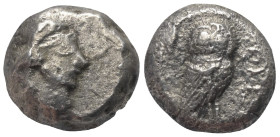Attika. Athen.

 Tetradrachme (Silber). Ca. 500 - 480 v. Chr.
Vs: Kopf der Athena mit attischem Helm und Ohranhänger rechts.
Rs: Eule nach rechts ...