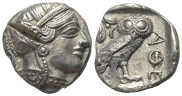 Attika. Athen.

 Tetradrachme (Silber). Ca. 454 - 404 v. Chr.
Vs: Kopf der Athena mit ölzweiggeschmücktem attischem Helm, Ohranhänger und Halskette...