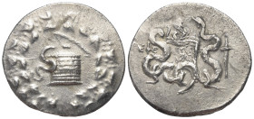 Ionien. Ephesos.

 Cistophor (Silber). Ca. 133 - 67 v. Chr.
Vs: Cista mystica mit halbgeöffnetem Deckel, aus der sich nach links eine Schlange wind...