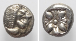 Ionien. Milet.

 Diobol (Silber). Ca. 520 - 470 v. Chr.
Vs: Löwenprotome mit zurückgewandtem Kopf und aufgerissenem Maul nach links.
Rs: Florales ...