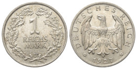 Weimarer Republik.

1 Reichsmark (Silber). 1927 F. Stuttgart.
Vs: Wertangabe im Eichenkranz.
Rs: Reichsadler, darunter Jahreszahl.

22 mm. 5,03 ...