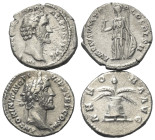 Römische Münzen - Lots. Kaiserzeit.


Lot (2 Stück, Silber): Denare des Antoninus Pius (138 - 161 n. Chr.).

Sehr schön / fast vorzüglich.

Ver...