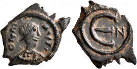 Maurice Tiberius, 582-602. Pentanummium (Bronze, 18 mm, 1.78 g, 6 h), Nicomedia. O N mAV TI Diademed, draped, and cuirassed bust of Maurice Tiberius t...