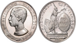 Thailand. Rama V. 1868-1910. Ovale Silbermedaille 1895 i. Rd: thailändische Punzen. 40x45,6mm 43,18&nbsp;g. .