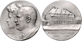 Medaillen von Friedrich Wilhelm Hörnlein. Silbermedaille 1910 auf die Silberhochzeit von F. und M. Mammen. Äußerst selten, im Werksverzeichnis der Sta...