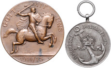 Erster Weltkrieg. Lot von 2 Stücken: Eisenmedaille 1914 'Gold gab ich für Eisen' (mit Öse u. Ring) und Bronzemedaille 1914/1915 (v. B.H. Mayer) 'Gott ...