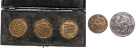 Not und Teuerung. Lot von 5 Stücken: 3 Bronzemedaillen 1923 (sign. MM) Des deutschen Volkes Leidensweg, mit Preisen vom 1. November, 15. November und ...