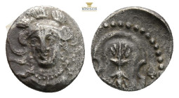 CILICIA. Tarsos. Balakros (Satrap of Cilicia, 333-323 BC). Obol. 0,68 g. 10,1 mm.
Obv: Helmeted head of Athena facing slightly left.
Rev: Boeotian shi...