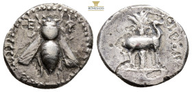 IONIA. Ephesos. Drachm. 3,6 g. 19,4 mm. (Circa 202-150 BC). Menedemos, magistrate.
Obv: Bee.
Rev: Stag standing right; palm tree in background.
SNG vo...
