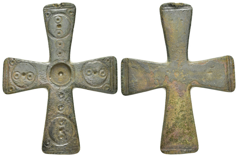 BYZANTINE EMPIRE.Bronze Cross.(8th-10th century).Ae.

Condition : Good very fine...