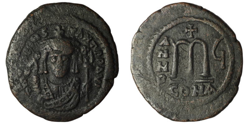 Tiberius II. Constantine. (578-582 AD). Follis. Constantinople. Obv: cuirassed b...